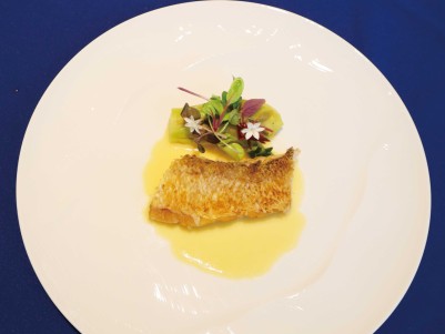 甘鯛のうろこ焼き サフラン風味のバターソース